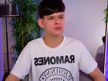 _jamesgray_ — take off clothes [150 tokens left] Hello! Its my 1st day here #teen #18 #twink #muscle #young