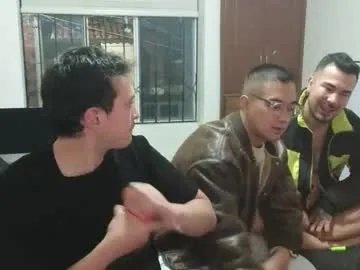 danruiz33 — get some wine [811 tokens left] #smoke #feet #c2c #findom #dom