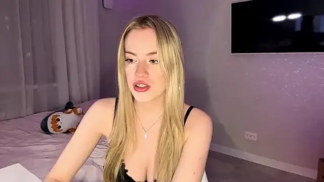 Between_Eeys's avatar