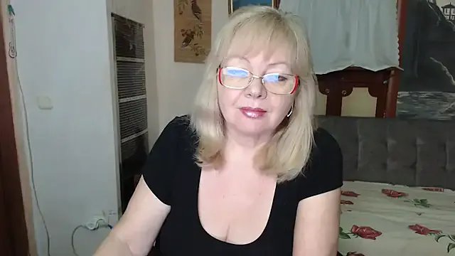 EvelynLoveShy — Freechat on StripChat