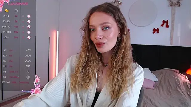 LunaticaBae — orgasm and squirt