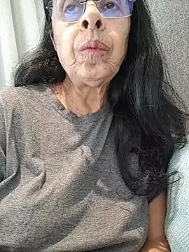 NakedMILFx — Fingers in pussy