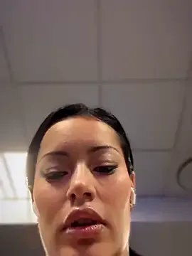 Risky_Workouts — RISKY CUMSHOW GIRLS LOCKEROOM TS