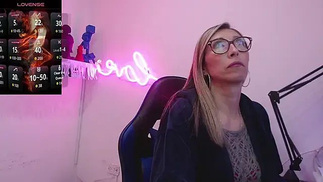 Scarlett_079 — Fuck pussy and make me moan